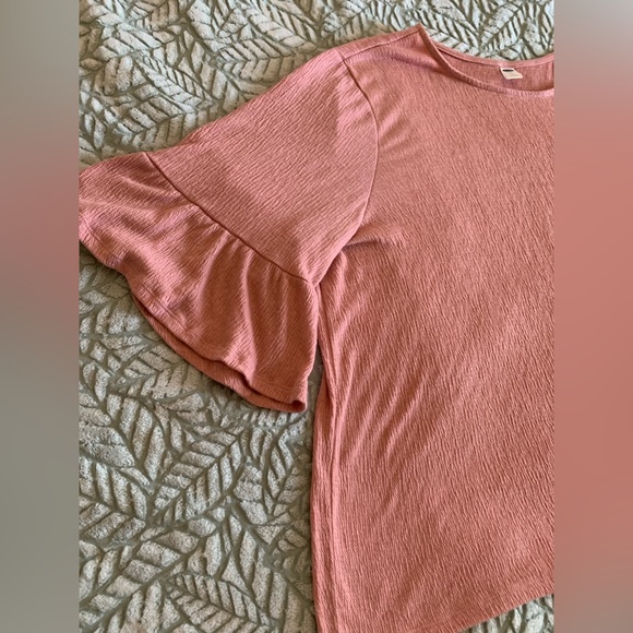 Old Navy light pink blouse with flowy bell sleeves, rounded neck - XXL - Picture 6 of 7